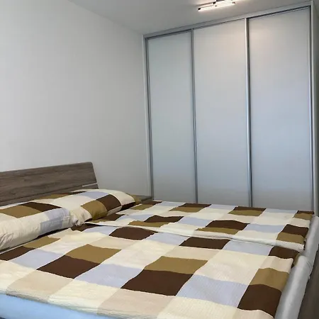 아파트 Mulberry With Parking In *